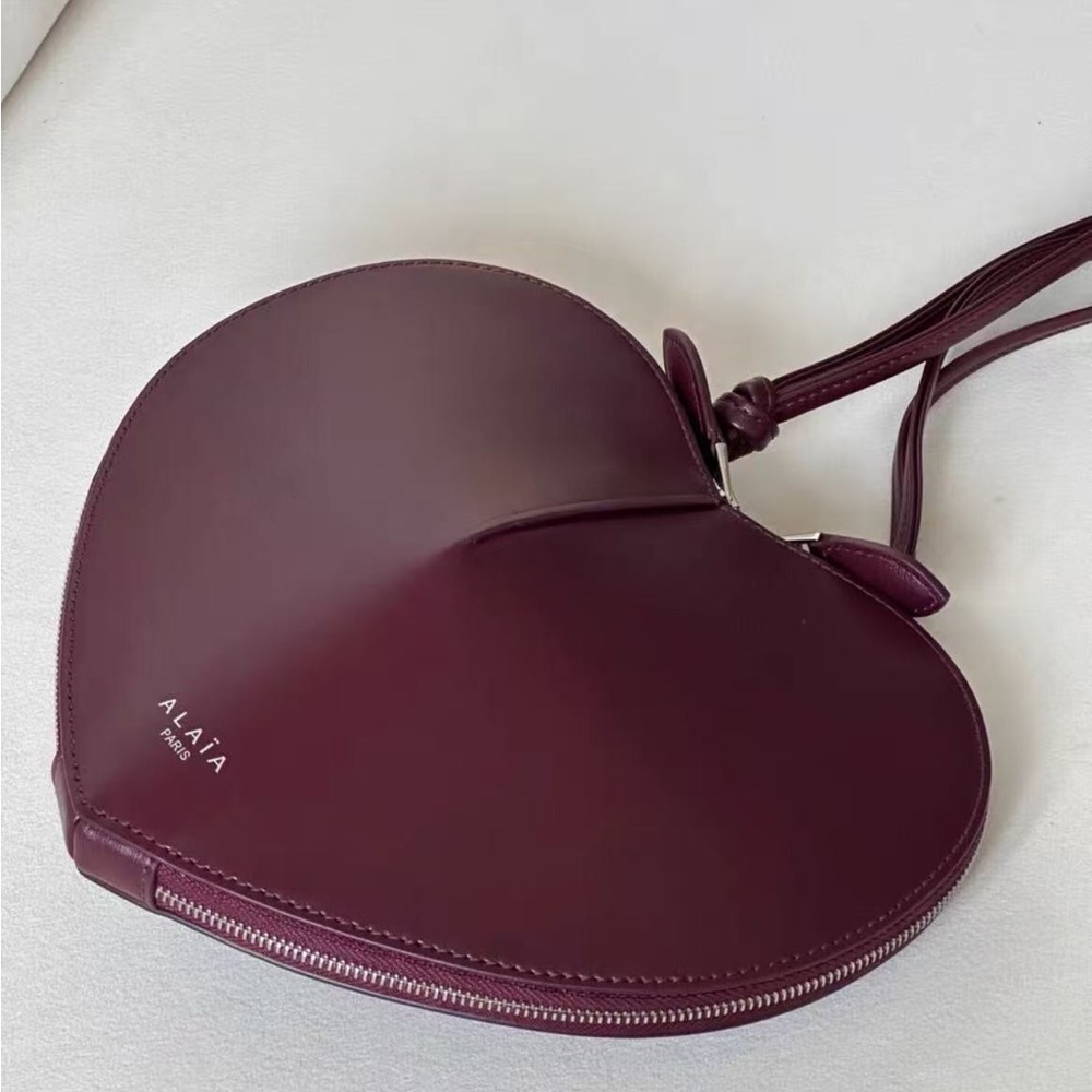 ALAÏA Heart-Shaped Leather Crossbody Bag - Picture 3 of 6